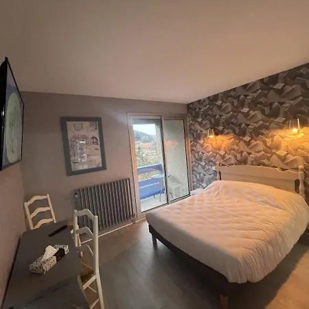 Le Castel Du Cantal Groupe Village Fani