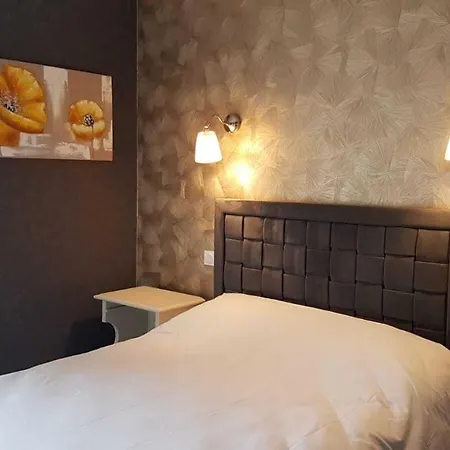 Le Castel Du Cantal Groupe Village Fani 2*