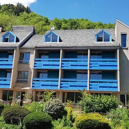 Le Castel Du Cantal Groupe Village Fani Thiezac