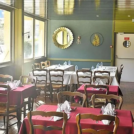 Le Castel Du Cantal Groupe Village Fani Hotel Thiézac