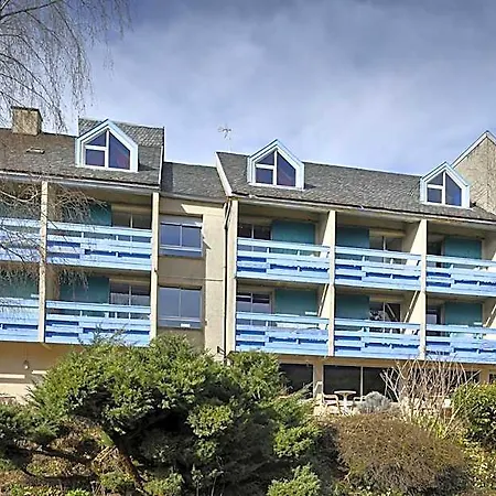 Le Castel Du Cantal Groupe Village Fani Thiézac