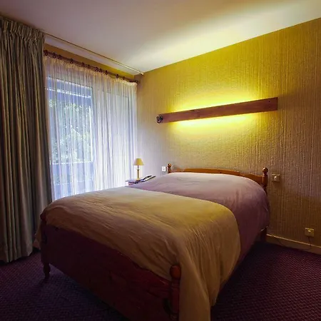 Le Castel Du Cantal Groupe Village Fani 2*